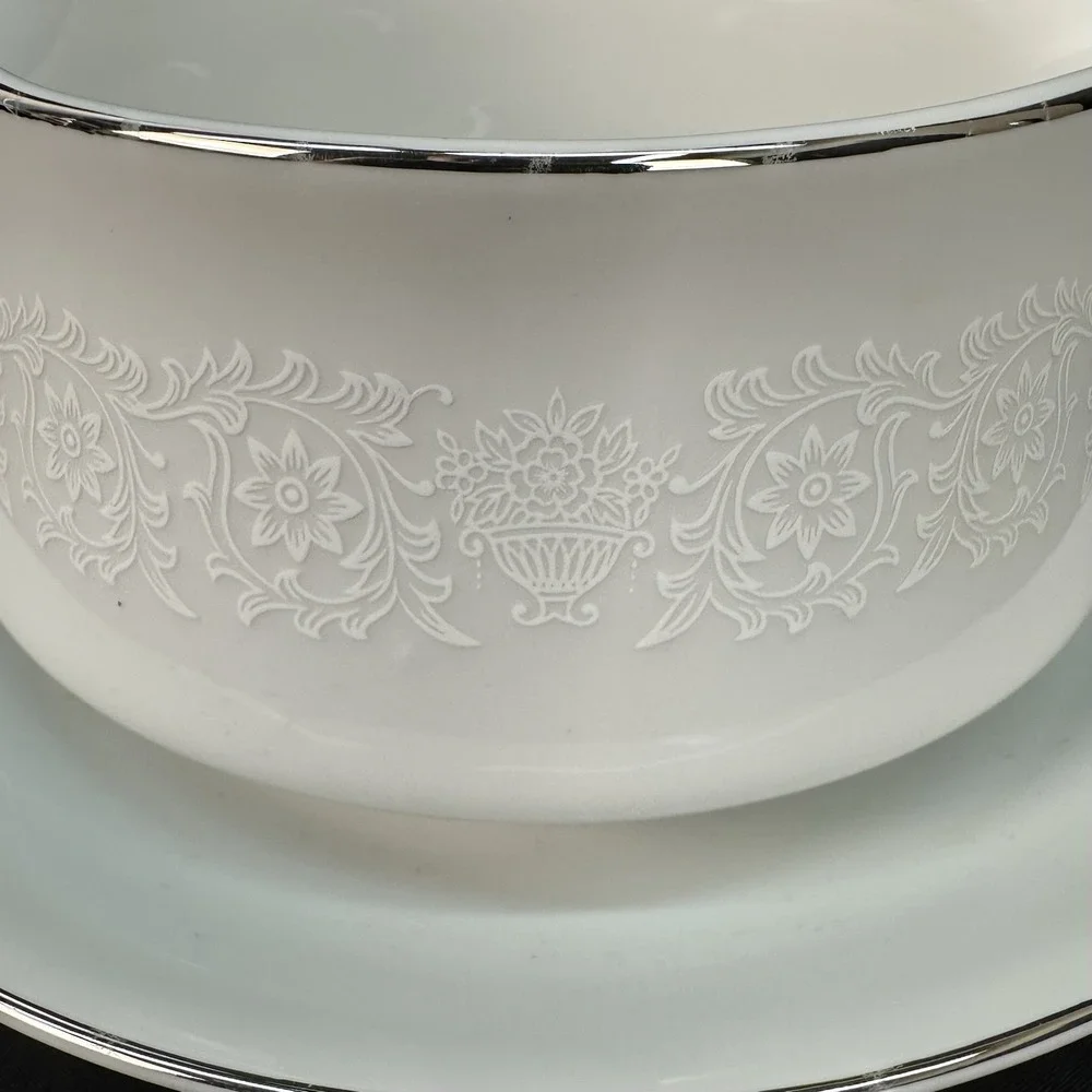 Crown Victoria 'Lovelace' Gravy Boat Attached‎ Plate Double Spouts Platinum Trim